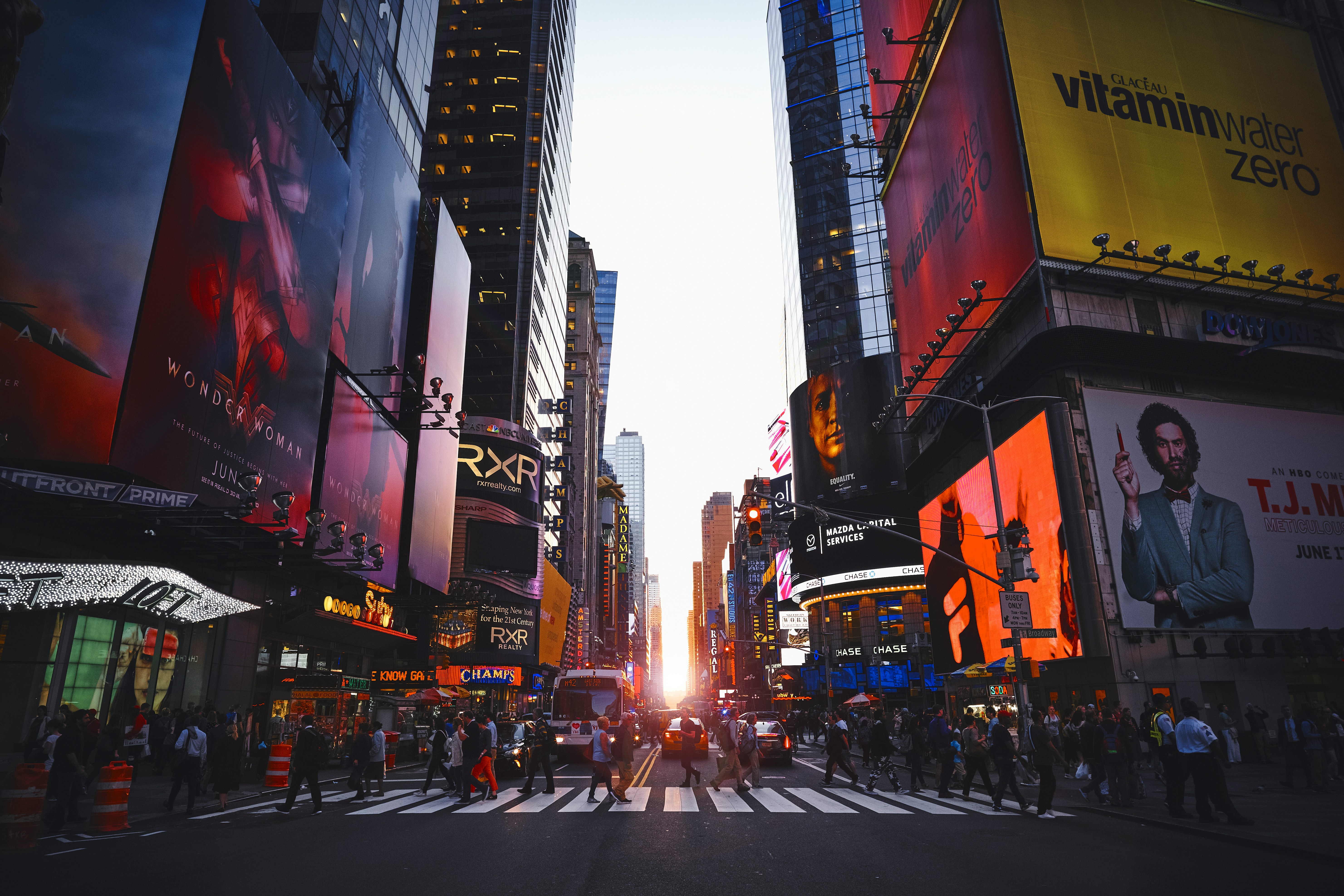 8 Factors That Define the Best NYC PR Agency